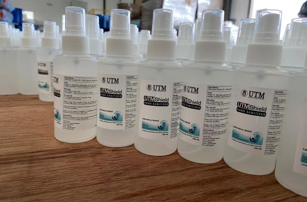 Faculty of Science Contributes Hand Sanitizers to UTM Campus during EMCO